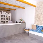 Makris Aparthotel 3*