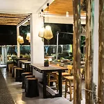Aparthotel Makris