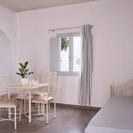 Makris Kamari (Santorini)