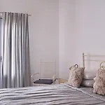 Makris 3* Kamári