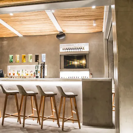 马克里斯海滩公寓式酒店 3* Kamári