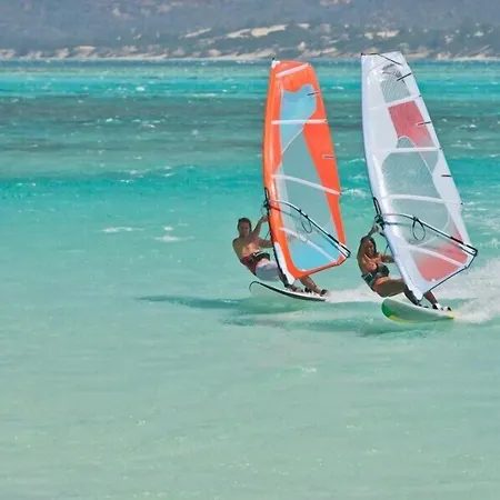 马克里斯海滩公寓式酒店 3* Kamári