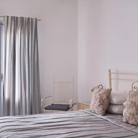 马克里斯海滩公寓式酒店 3* Kamári